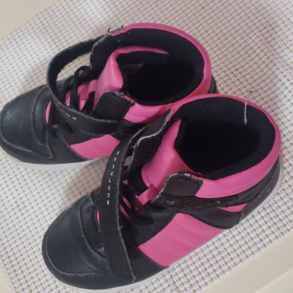 Girls shoes